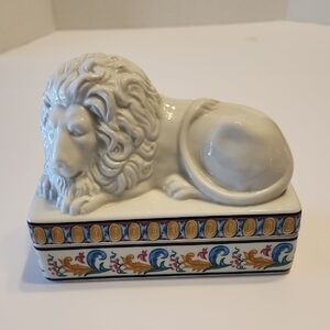 ELIZABETH ARDEN Palais De Versaille Trinket Box Like New Condition